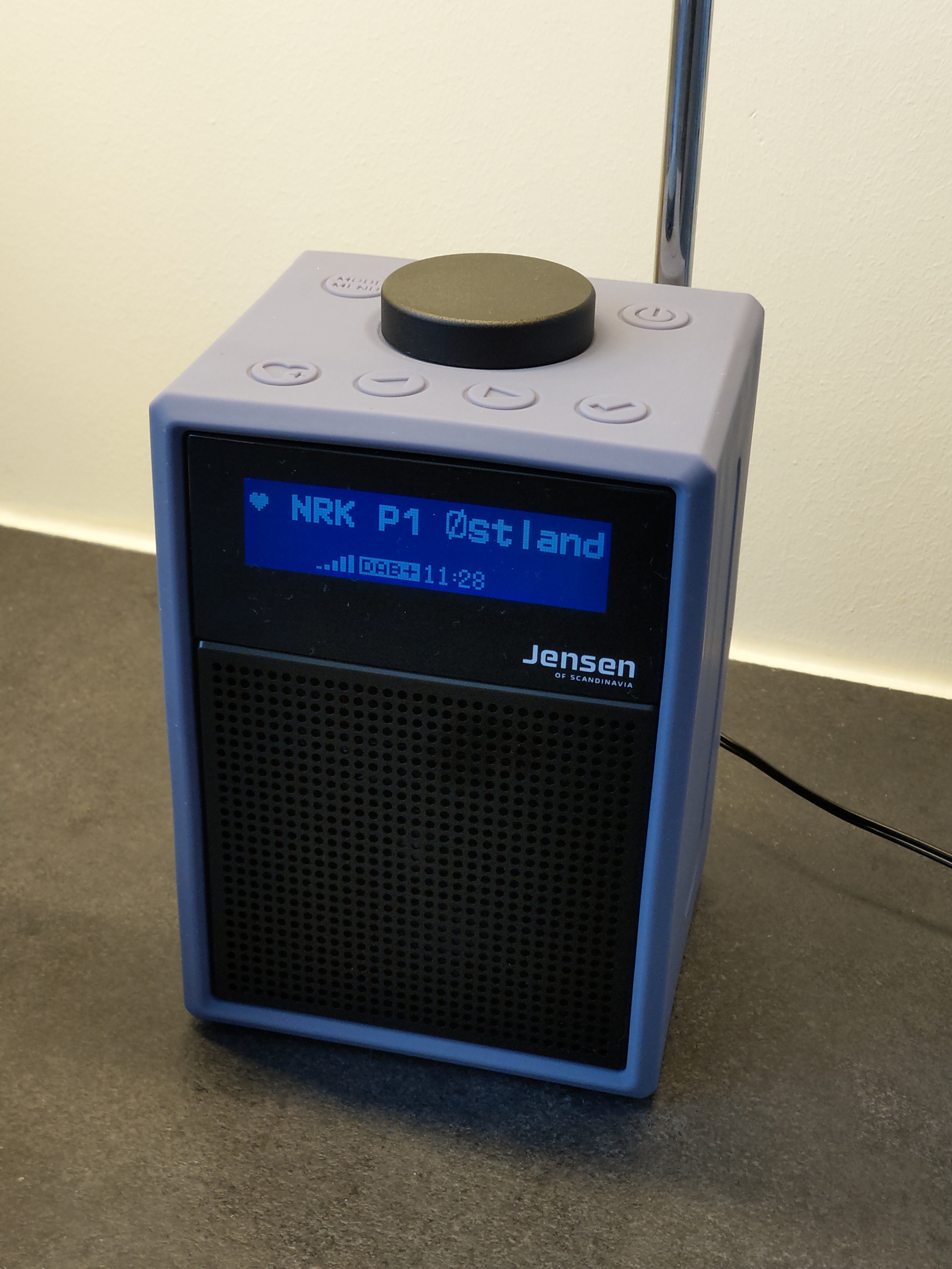 Jensen Buddy DAB Lite, reduksjon av strømforbruk Jensen Scandinavia Buddy (Blå) | Radio Musikk